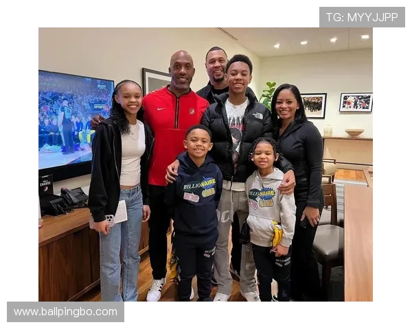 布兰登·罗伊利用挡拆制造错位显著提升关键时刻三分效率