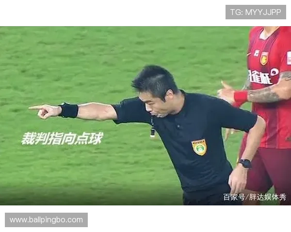 足球手抛球规则详解:裁判判罚重点与执行标准 足球手抛球规则详解:裁判判罚重点与执行标准
